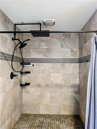 $779,000 | 347 Northeast County Road, Warrensburg, MO 64093