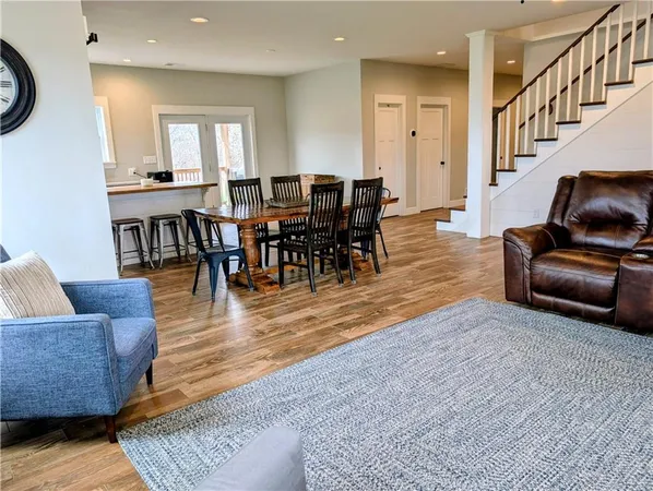 $779,000 | 347 Northeast County Road, Warrensburg, MO 64093