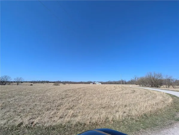 $779,000 | 347 Northeast County Road, Warrensburg, MO 64093