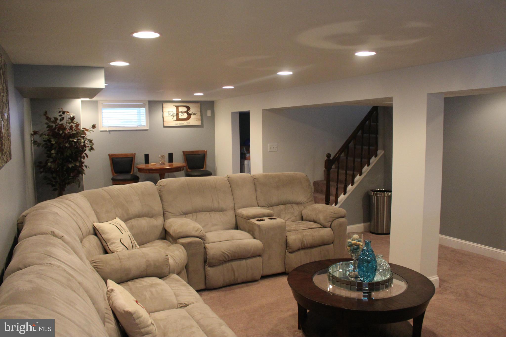 1707 Rita Road Baltimore, MD 21222 - Photo 10 of 20 warm and comfy family room