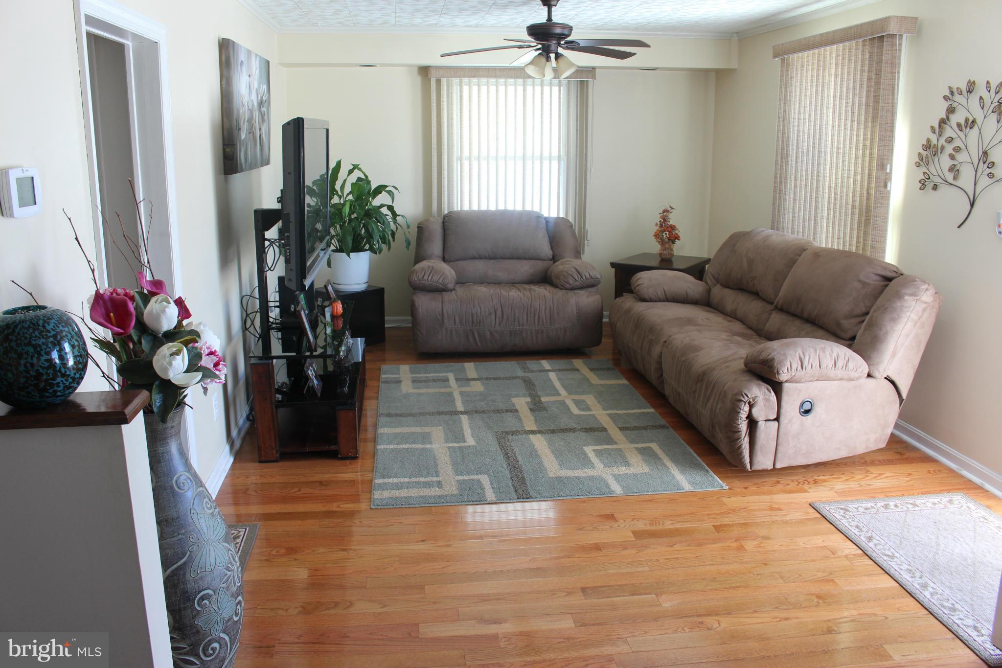 1707 Rita Road Baltimore, MD 21222 - Photo 5 of 20 lots of light, wood floors