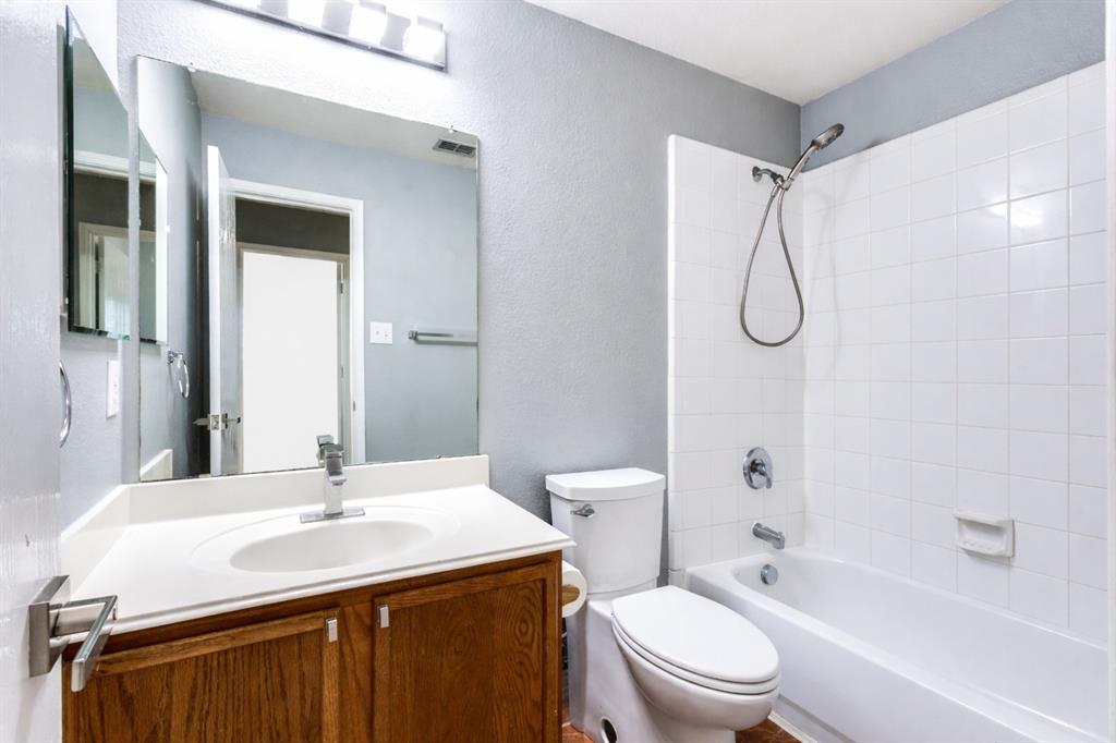 1409 Ash Street Anna, TX 75409 - Photo 16 of 20 updated light fixture