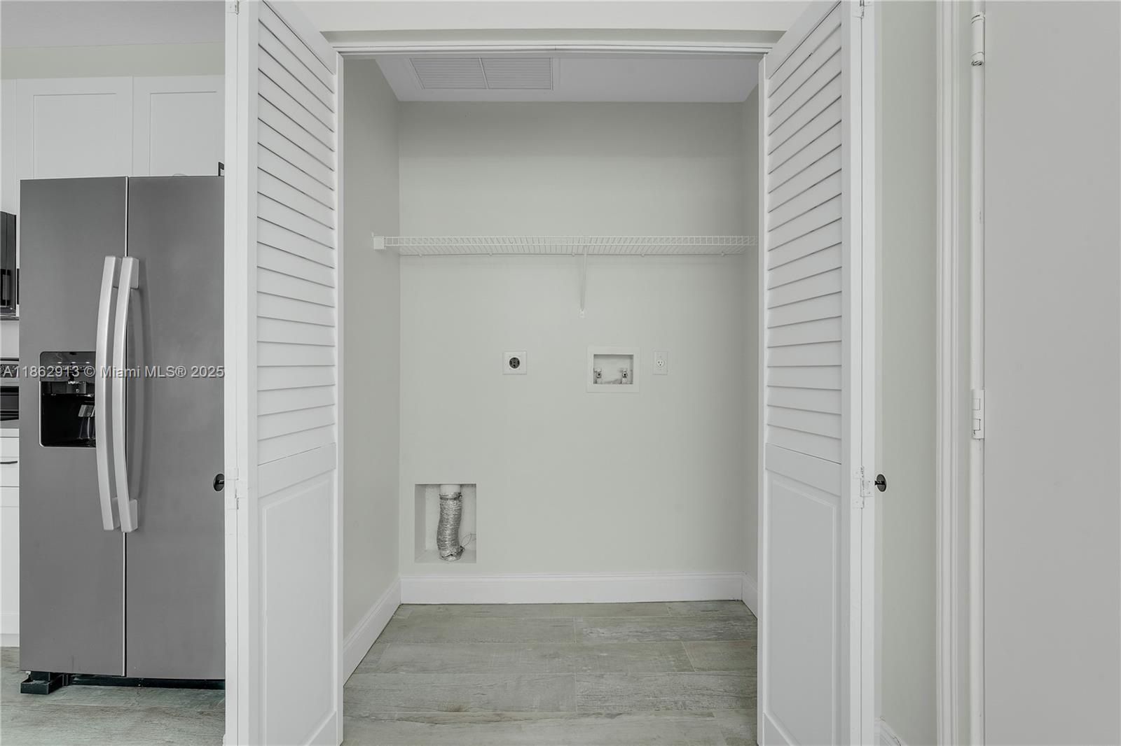 108 Lighthouse Circle, Unit E Tequesta, FL 33469 - Photo 6 of 34 a view of a bathroom