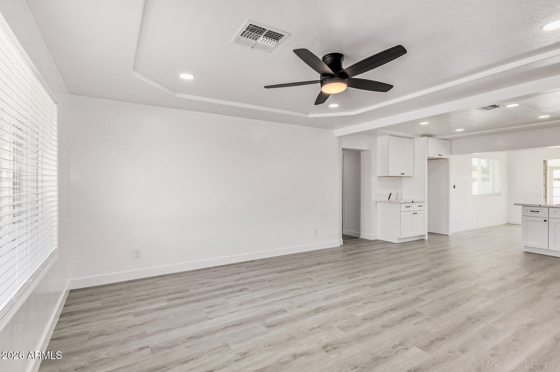 1647 West Villa Rita Drive Phoenix, AZ 85023 - Photo 5 of 59 Living Room