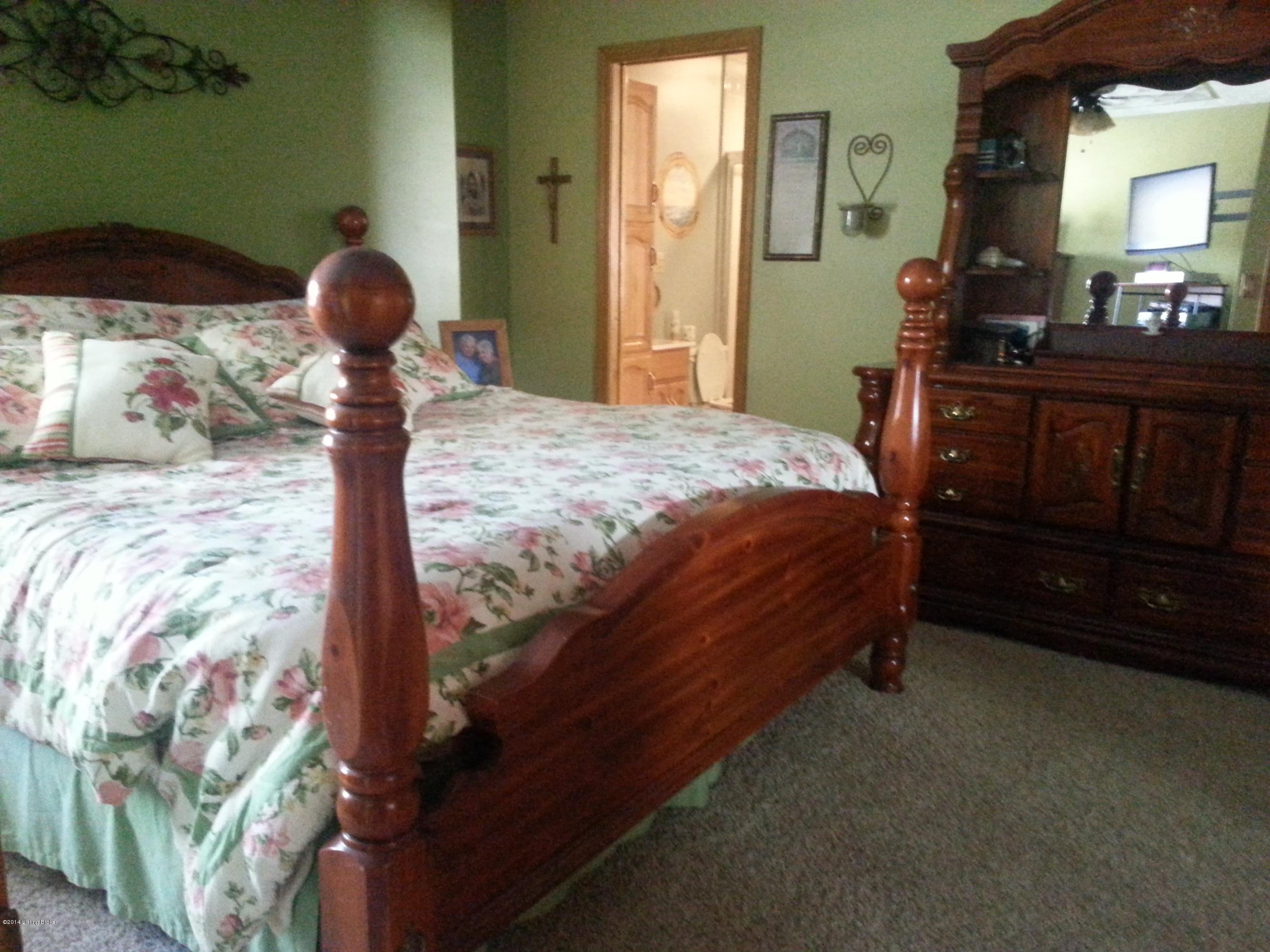 1912 Lynn Lea Road Louisville, KY 40216 - Photo 10 of 20 10