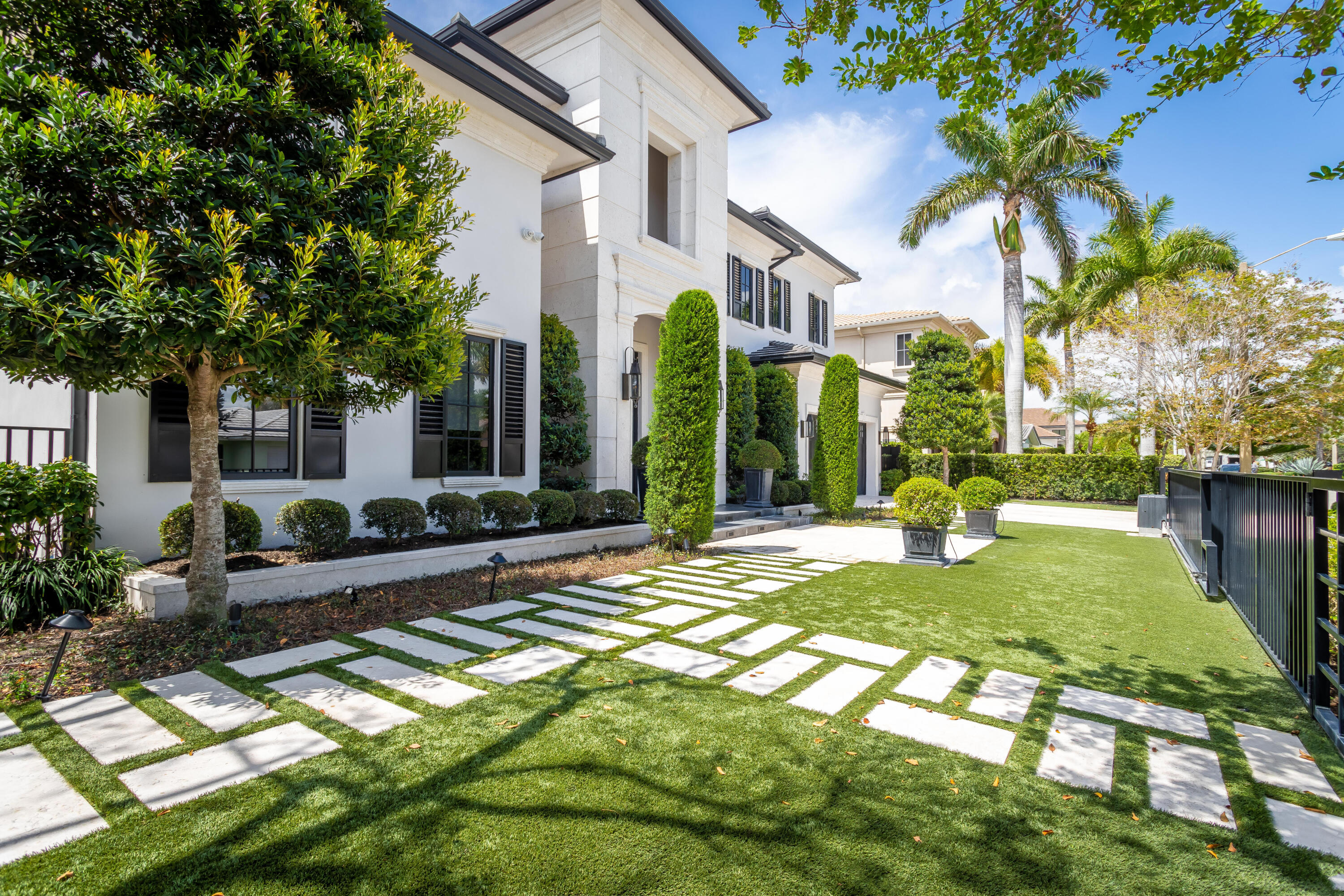 550 Golden Harbour Drive Boca Raton, FL 33432 - Photo 8 of 109 Front - Exterior