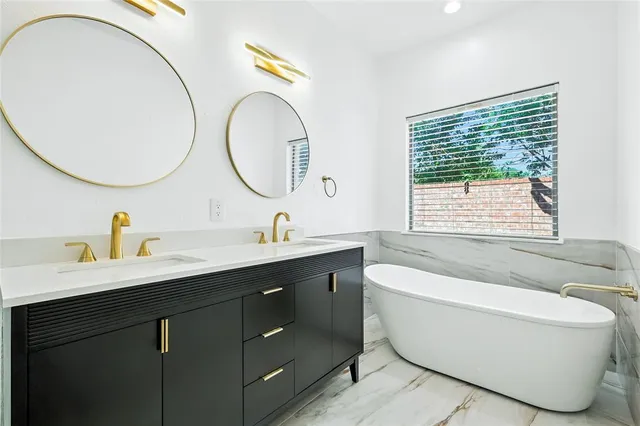 $424,990 | 1800 Hyde Park Court, Flower Mound, TX 75028