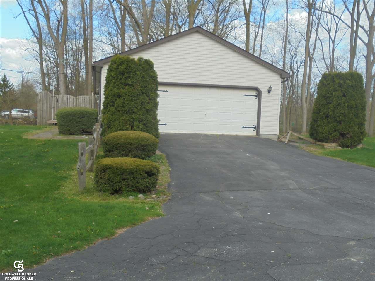 18250 Pratt Road Armada, MI 48005 - Photo 8 of 56 Side entry garage