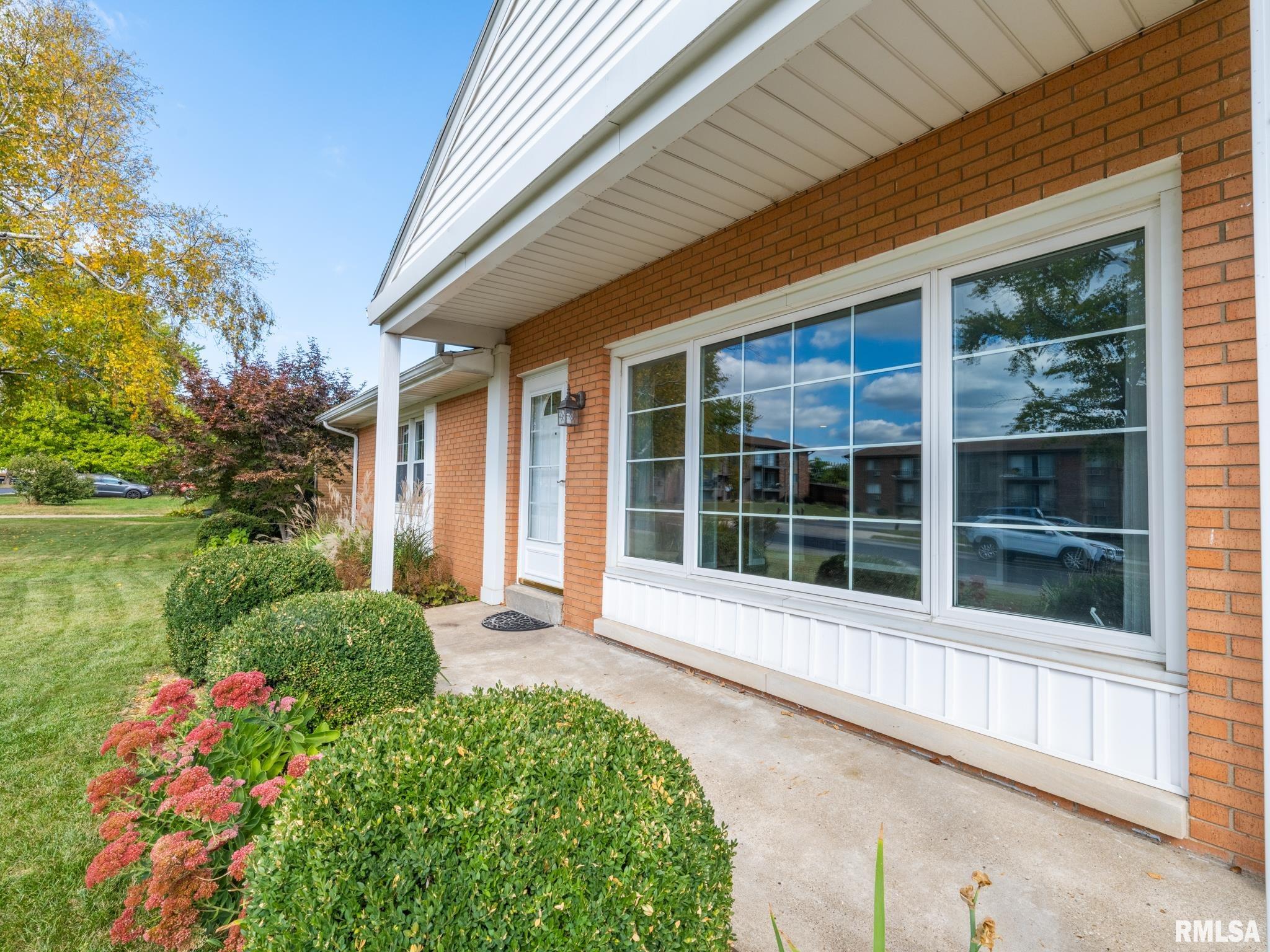 4208 North Knollridge Road Peoria, IL 61614 - Photo 4 of 56 Gallery Image 4
