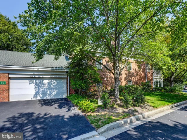 $320,000 | 402 Brightwood Club Drive, Unit 402, Lutherville-Timonium, MD 21093