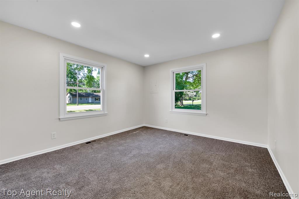 1541 East Wattles Road Troy, MI 48085 - Photo 15 of 32