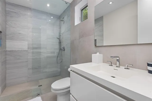 $4,750,000 | 4039 Ventura Avenue, Miami, FL 33133