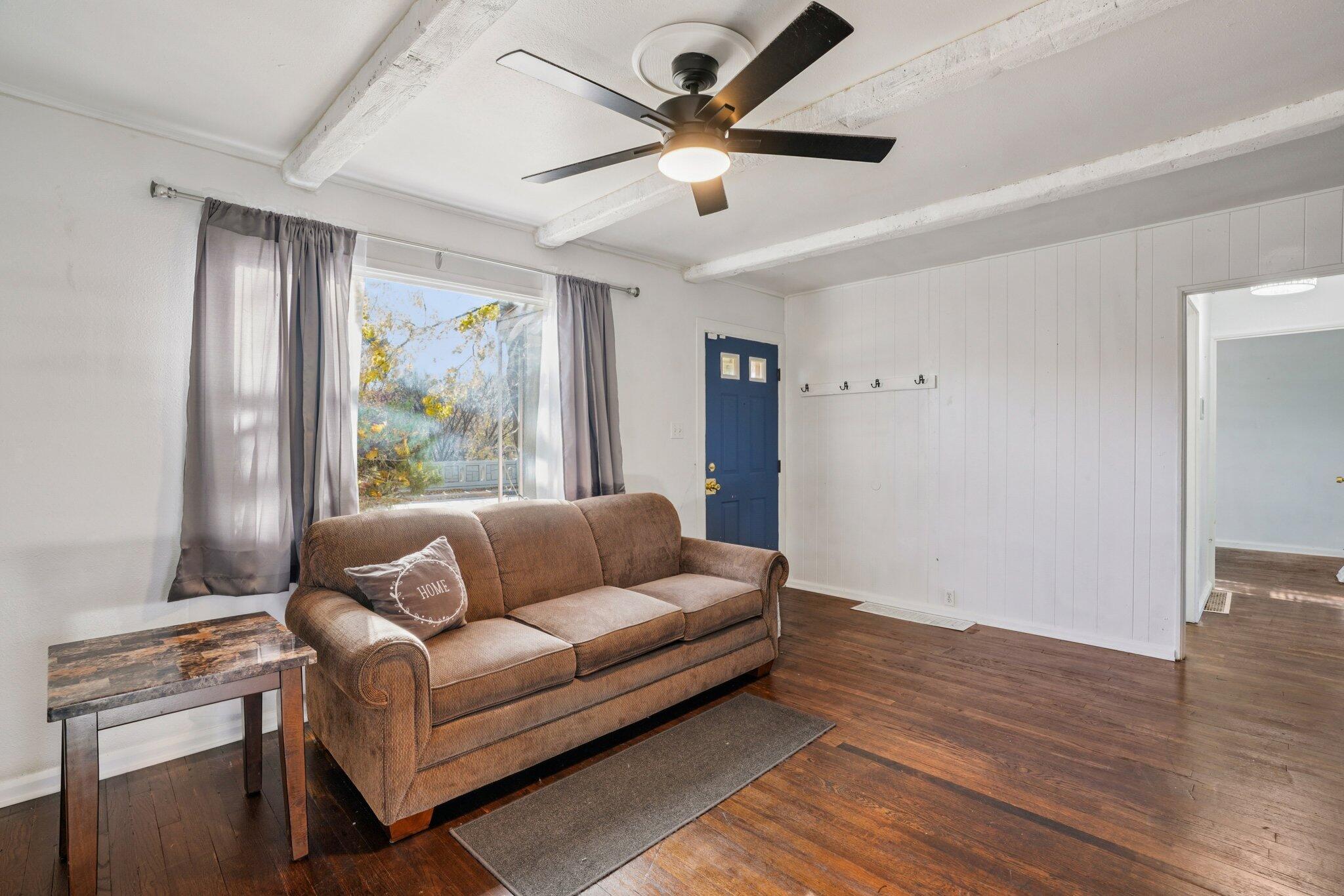 4004 West Congress Street Milwaukee, WI 53209 - Photo 3 of 19 9-web-or-mls-W Congress St-S1311-009