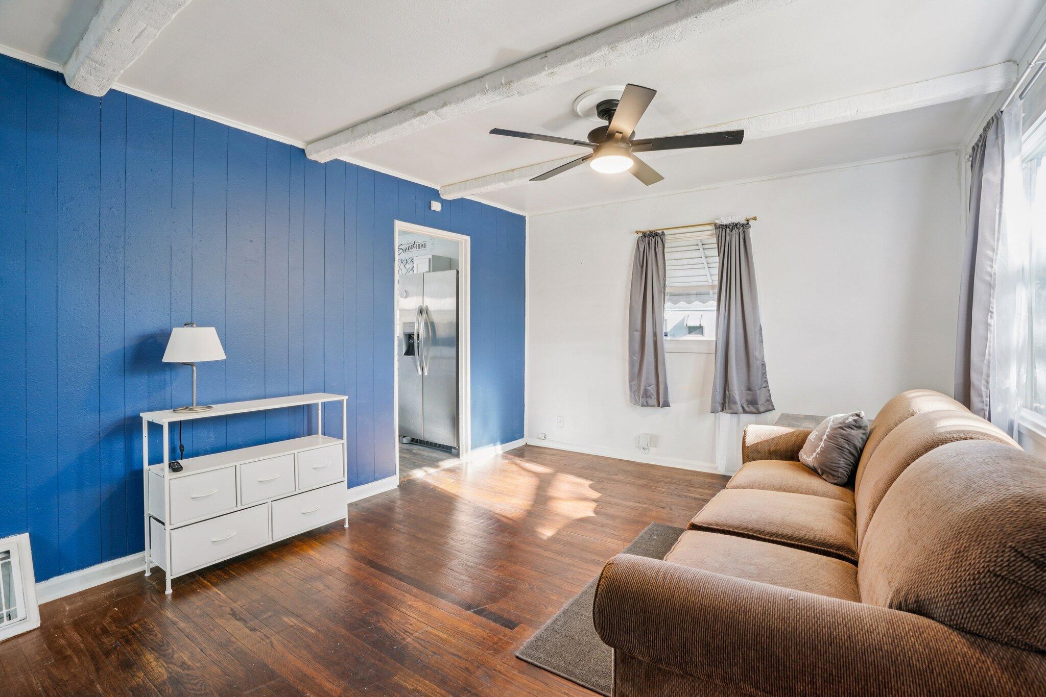 4004 West Congress Street Milwaukee, WI 53209 - Photo 4 of 19 7-web-or-mls-W Congress St-S1311-007