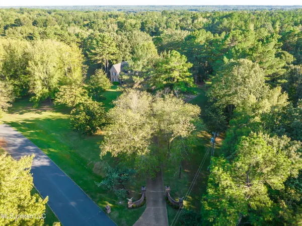 $999,995 | 12965 Whispering Pines Drive, Olive Branch, MS 38654