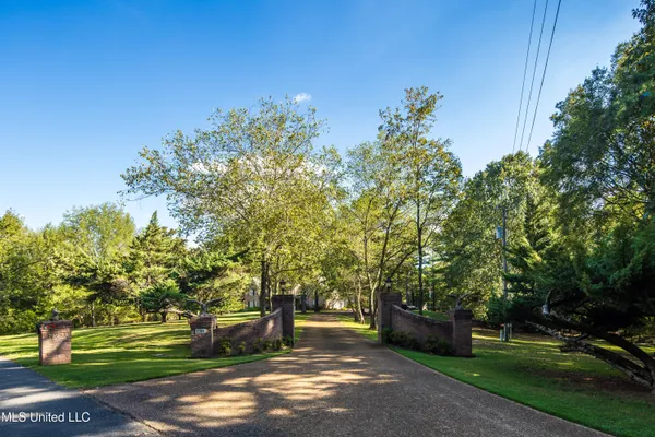 $999,995 | 12965 Whispering Pines Drive, Olive Branch, MS 38654