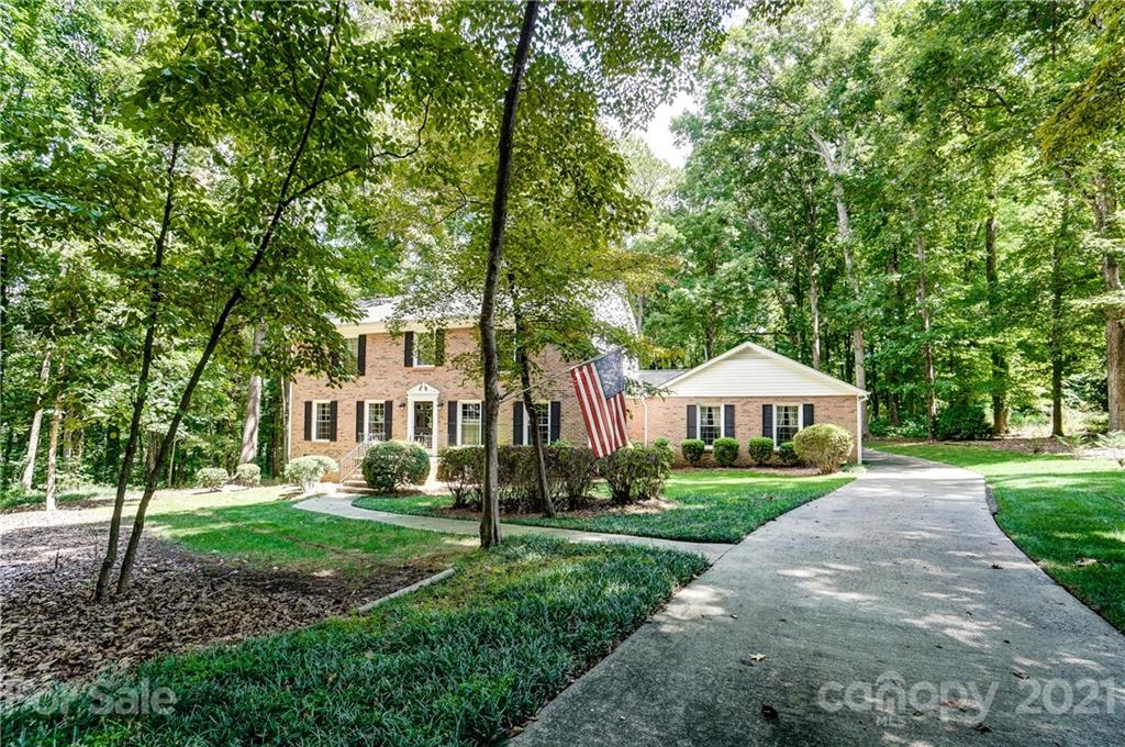 541 Harrogate Road Matthews, NC 28105 - Photo 4 of 27 Gallery Image 4