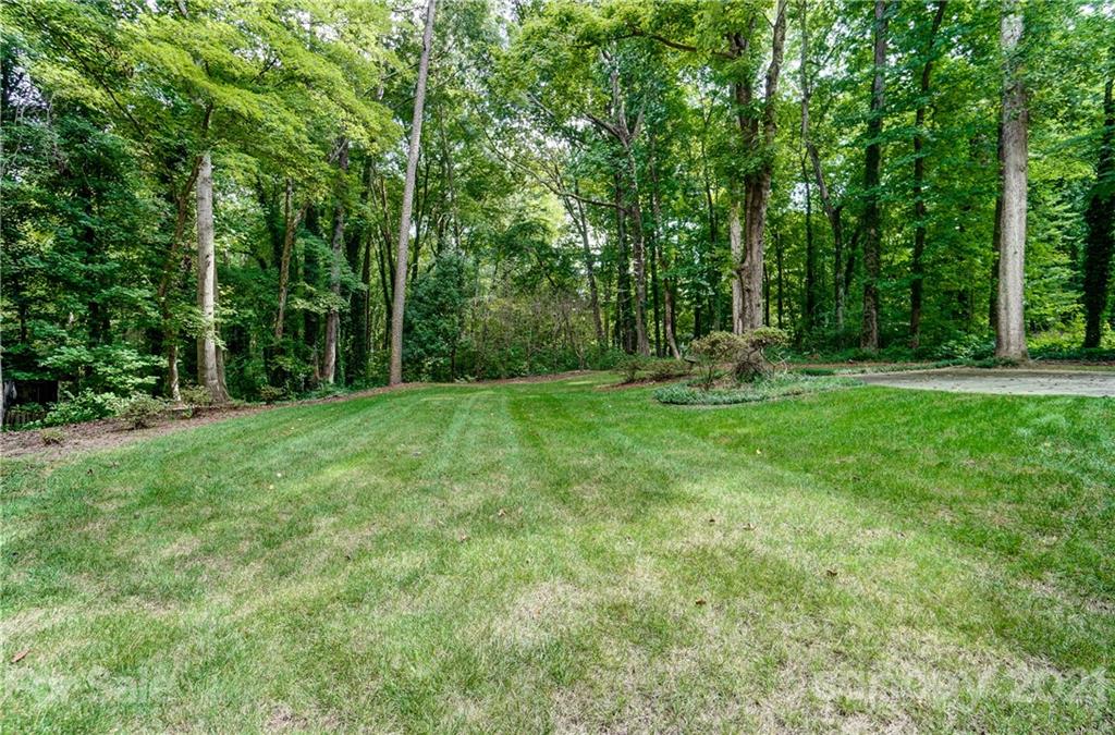 541 Harrogate Road Matthews, NC 28105 - Photo 8 of 27 Gallery Image 8