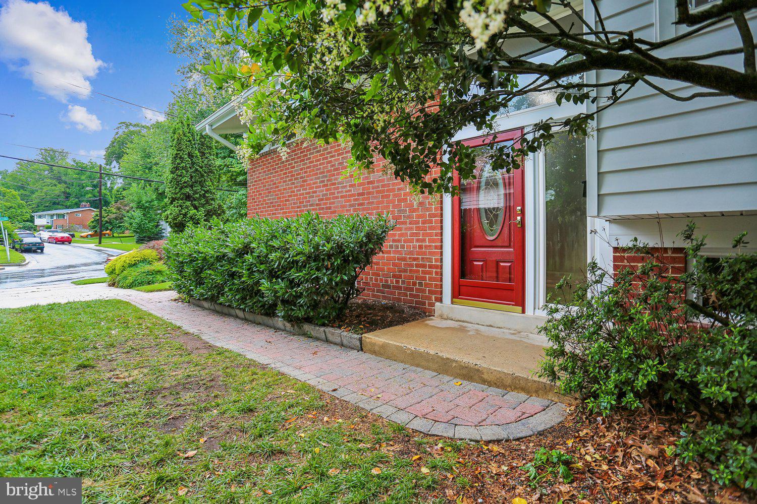 907 Hoyt Street Silver Spring, MD 20902 - Photo 2 of 69 Entry
