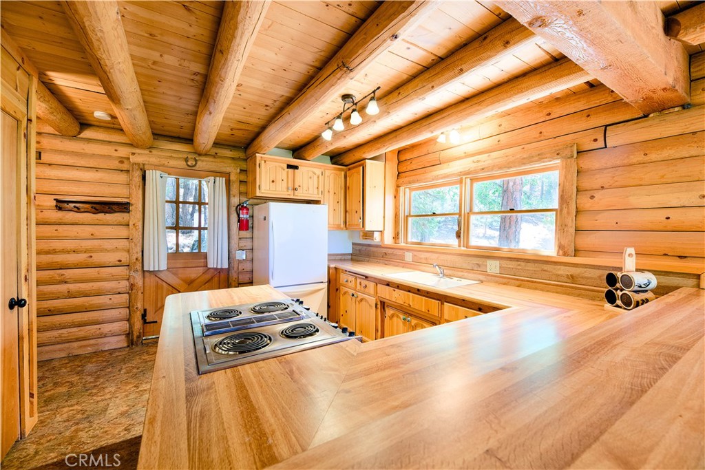 25121 Banning Idyllwild Idyllwild, CA 92549 - Photo 14 of 39