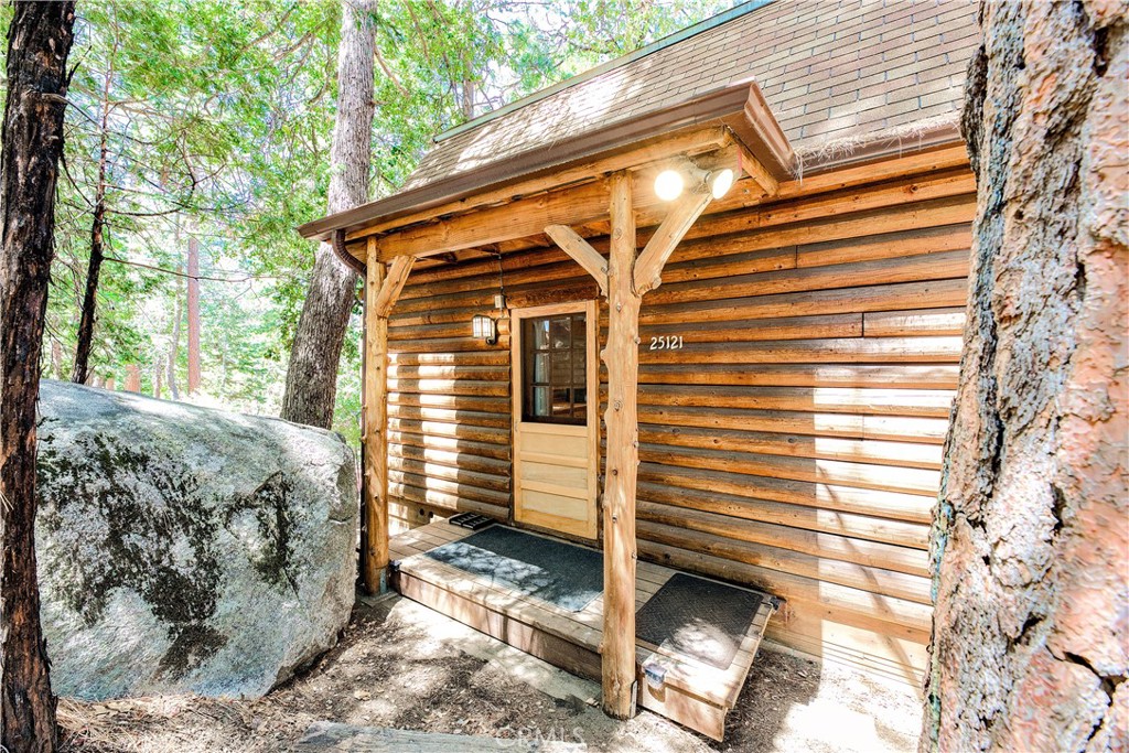 25121 Banning Idyllwild Idyllwild, CA 92549 - Photo 10 of 39