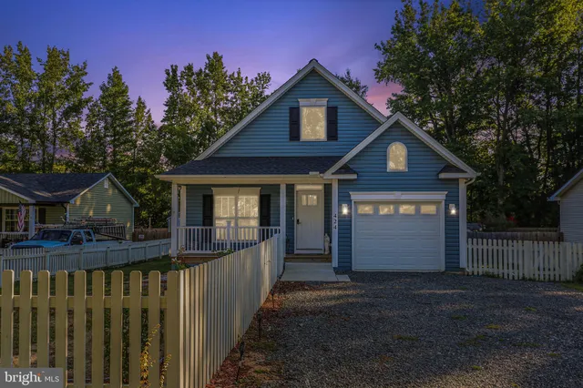 $320,000 | 424 Lakeview Drive, Colonial Beach, VA 22443