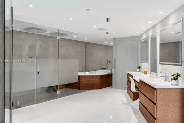 $59,999 | 300 South Pointe Drive, Unit 3105, Miami Beach, FL 33139