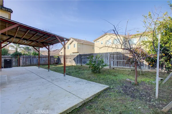 a view of a backyard with plants