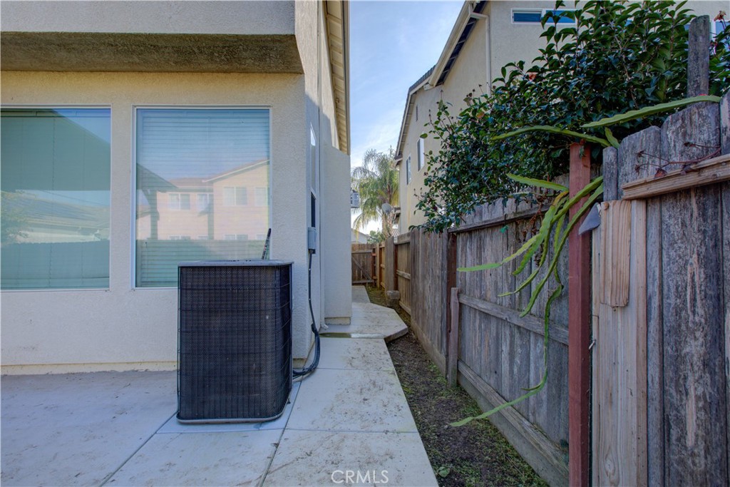4651 Stern Drive Merced, CA 95348 - Photo 8 of 38 a view of entryway