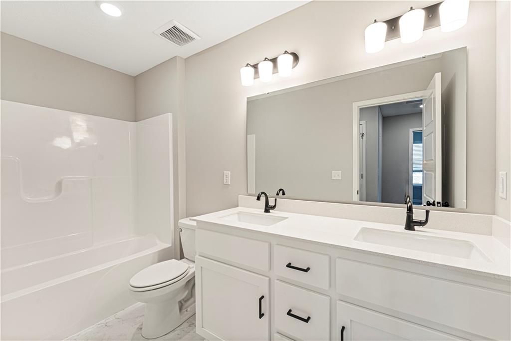 8773 Southwest 10th Street Blue Springs, MO 64064 - Photo 18 of 27