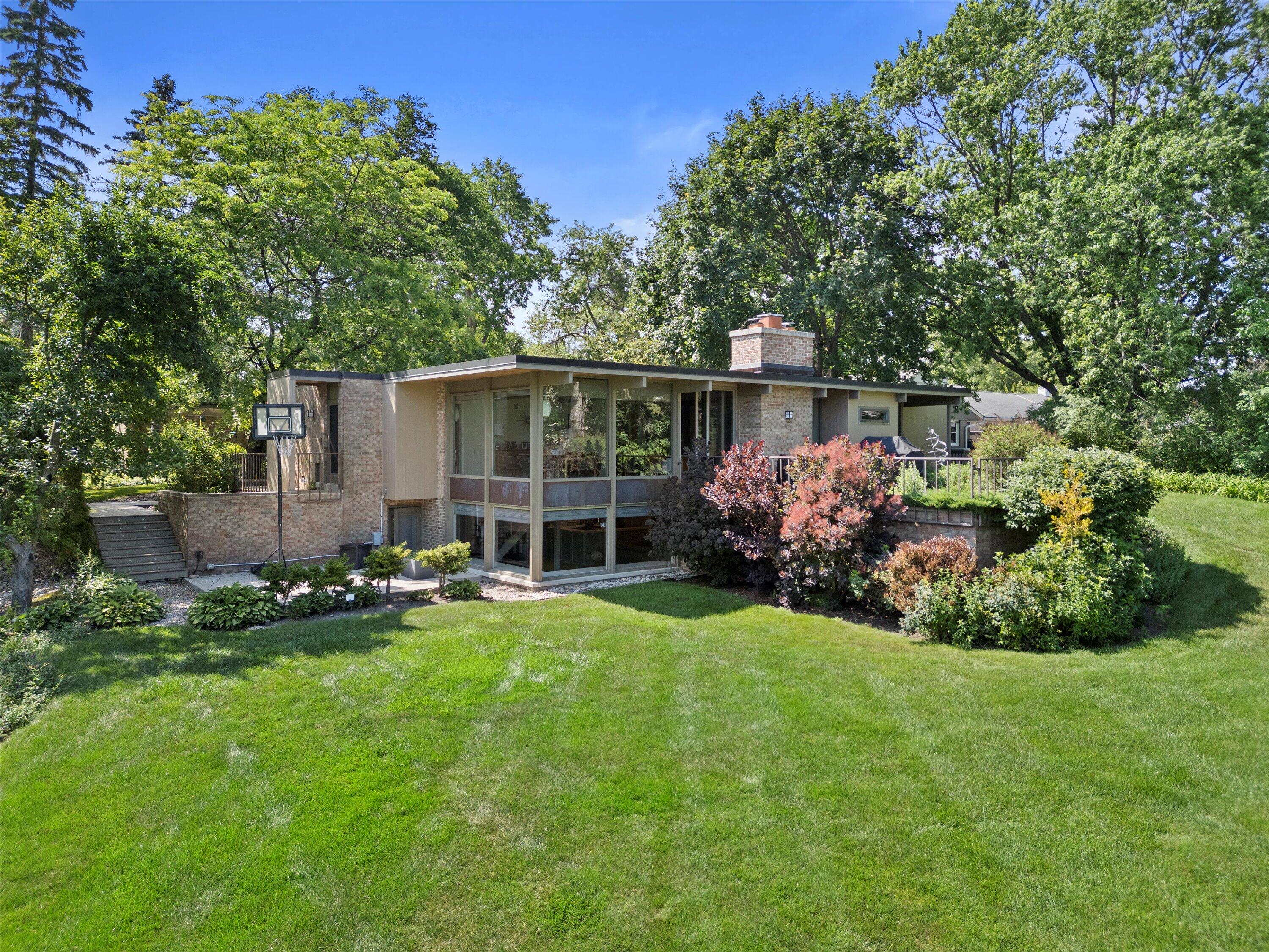 3637 Hennepin Place Racine, WI 53402 - Photo 1 of 1 01-DJI_0084