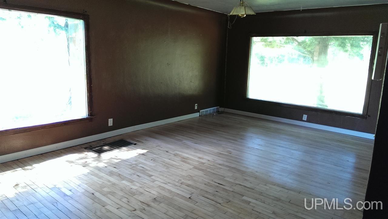 W5985 Chapman Road Niagara, WI 54151 - Photo 5 of 16