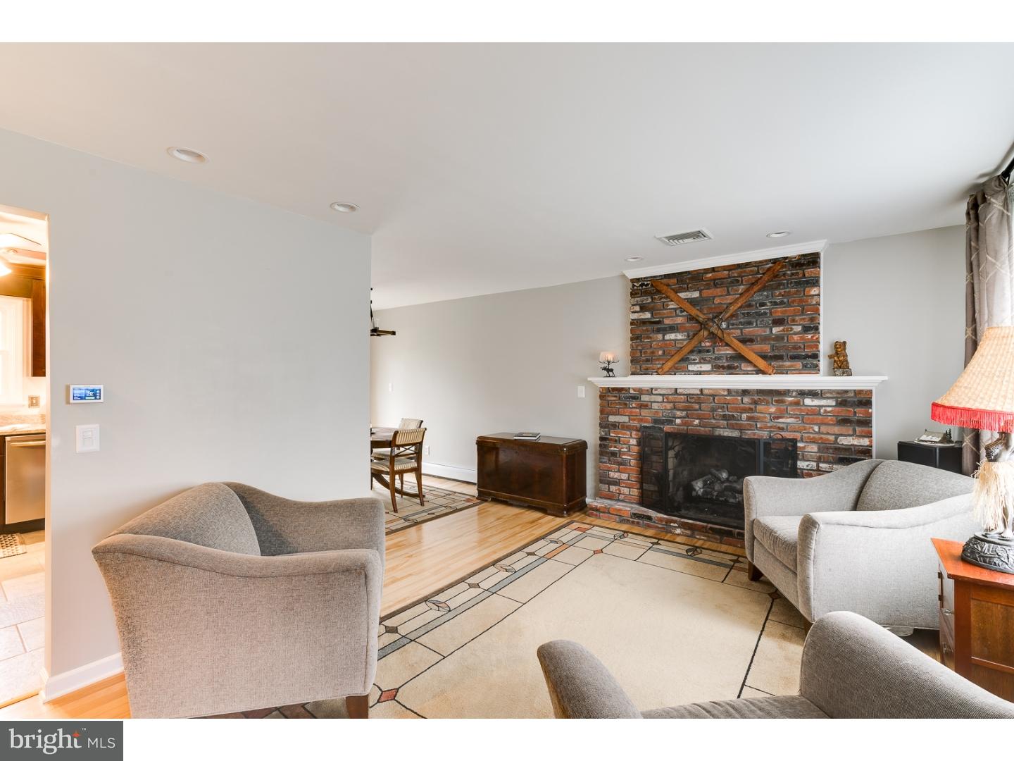 46 Spring Garden Road Robbinsville, NJ 08691 - Photo 4 of 25 Living Room