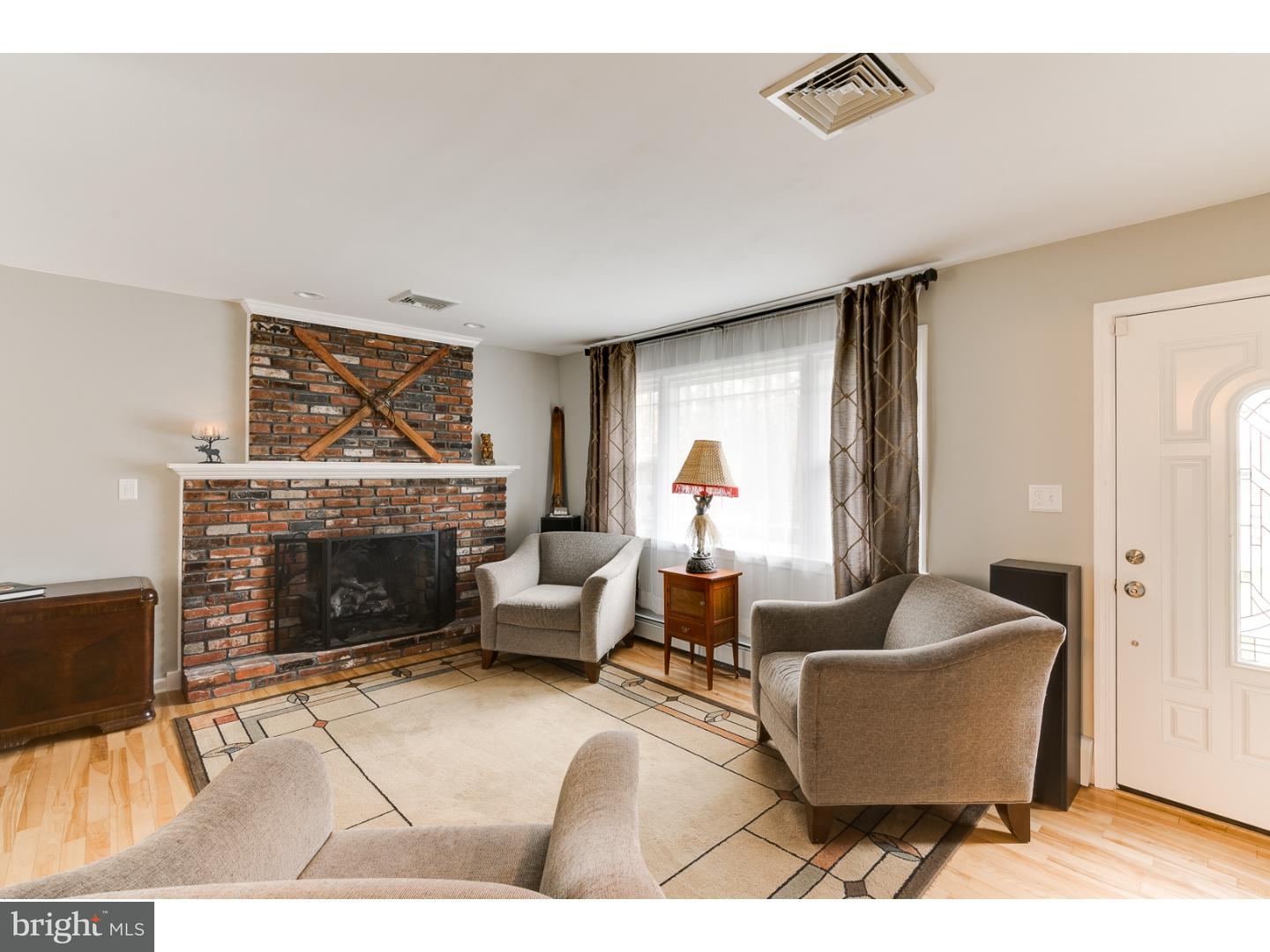 46 Spring Garden Road Robbinsville, NJ 08691 - Photo 5 of 25 Living Room