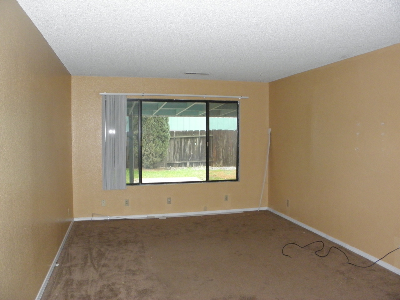 7030 Irving Road Redding, CA 96001 - Photo 3 of 12 Living Room