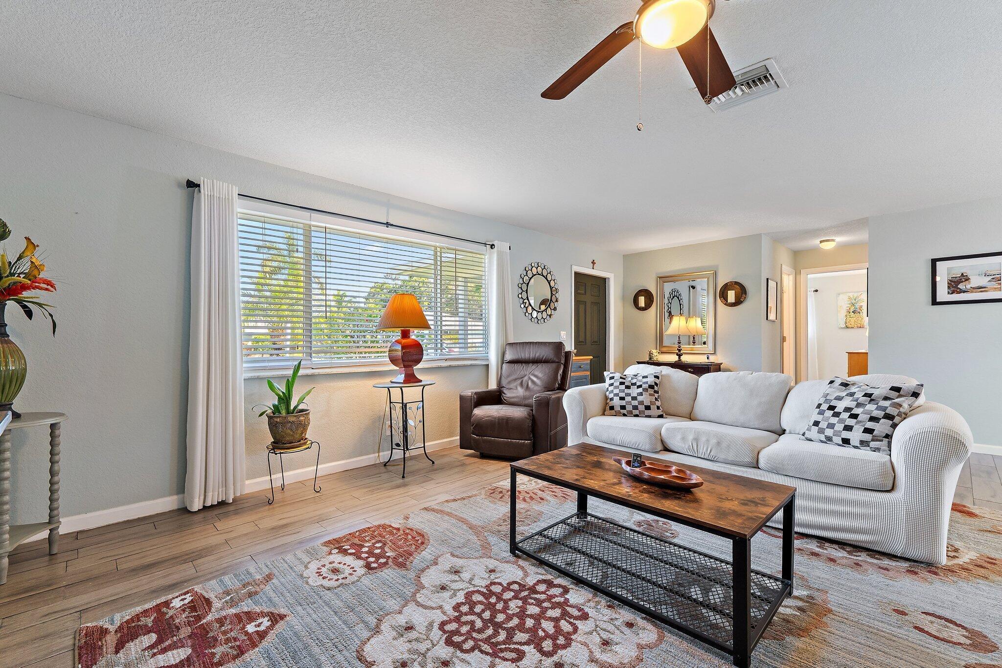 372 Franklin Road Jupiter, FL 33469 - Photo 11 of 21 Living Area