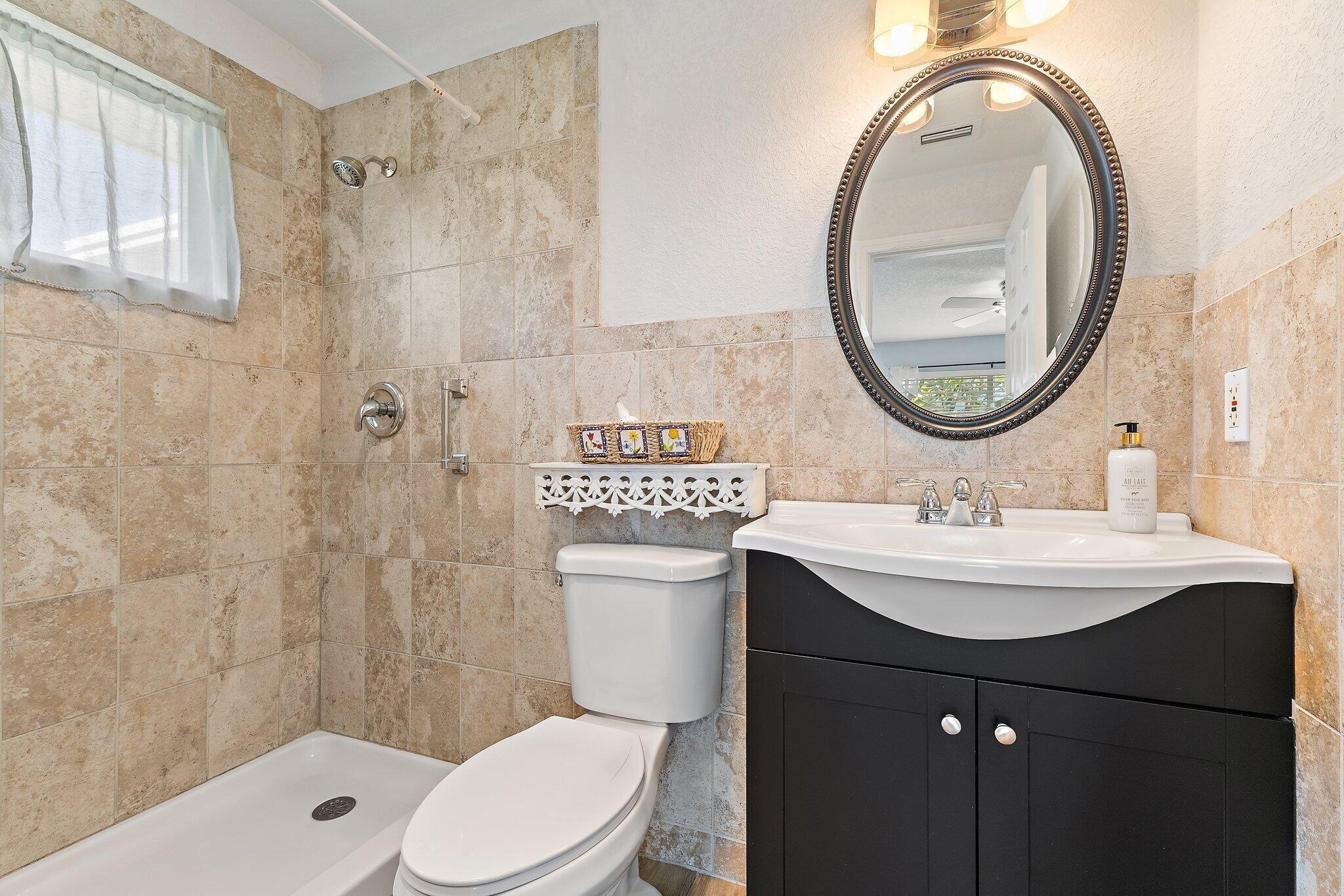 372 Franklin Road Jupiter, FL 33469 - Photo 19 of 21 Master Bath