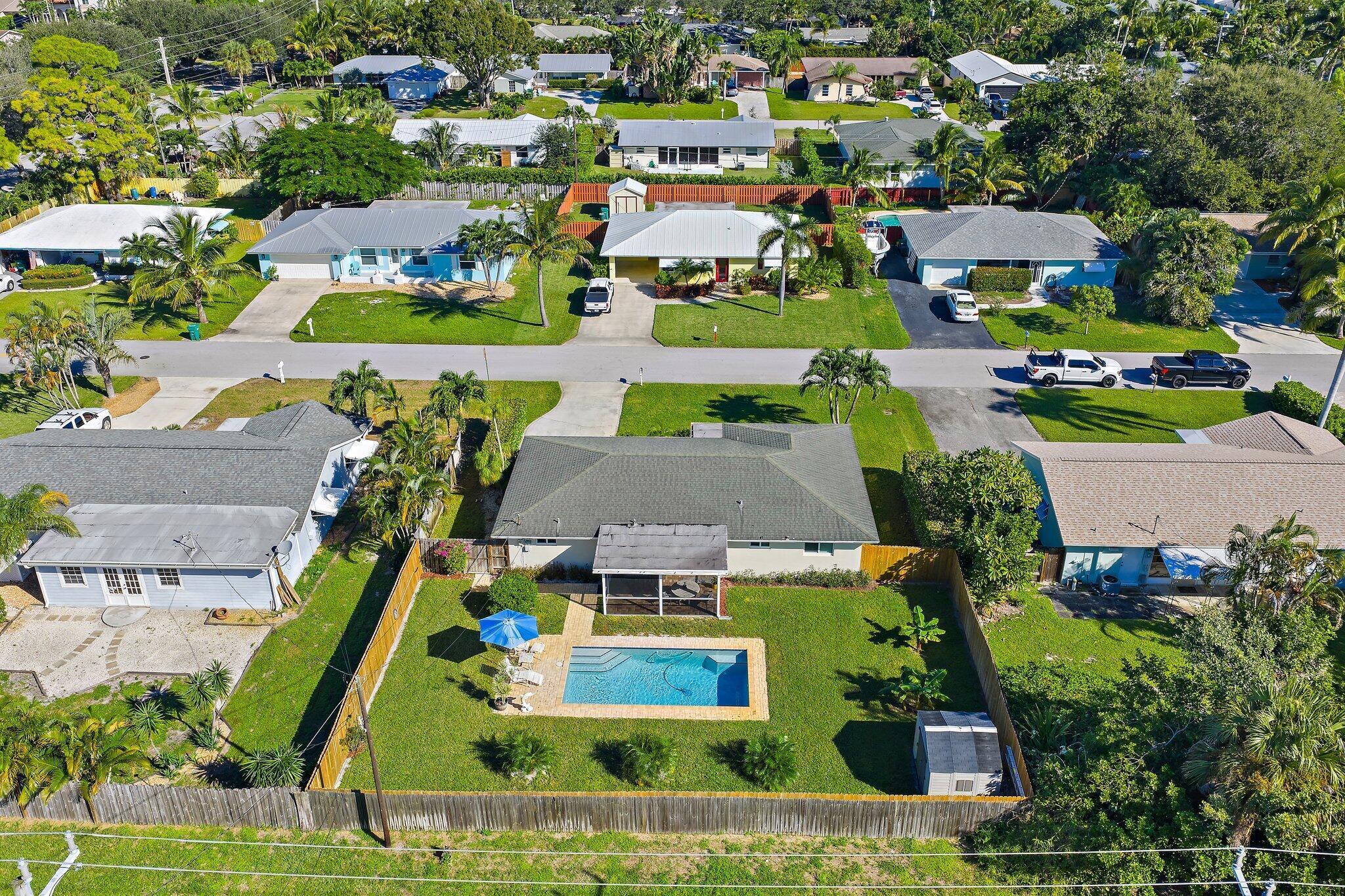 372 Franklin Road Jupiter, FL 33469 - Photo 4 of 21 Private Back Yard