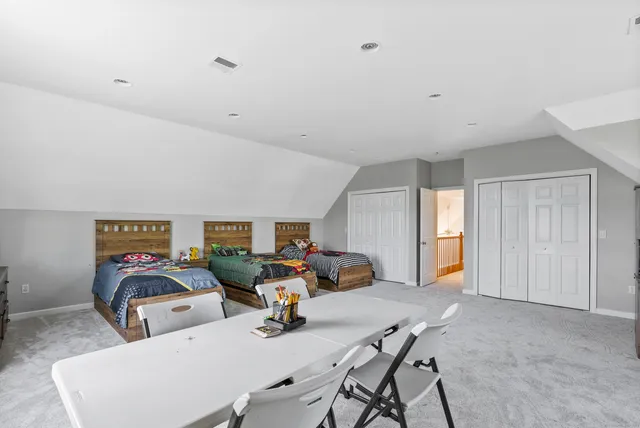 a view of a livingroom with furniture