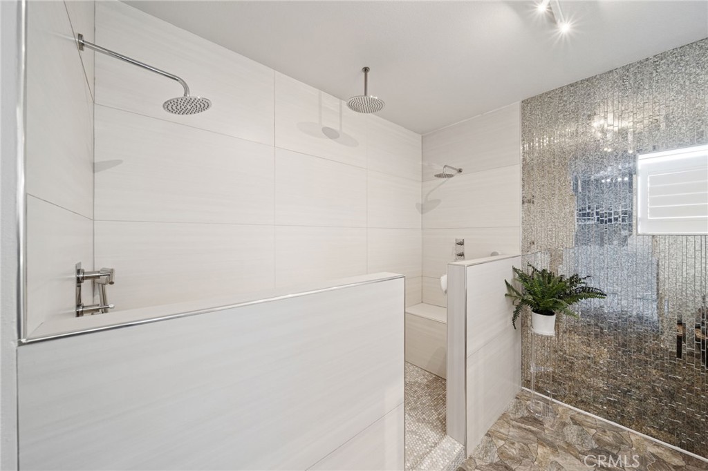 26487 Thacker Drive Hemet, CA 92544 - Photo 52 of 60 a bathroom with a shower