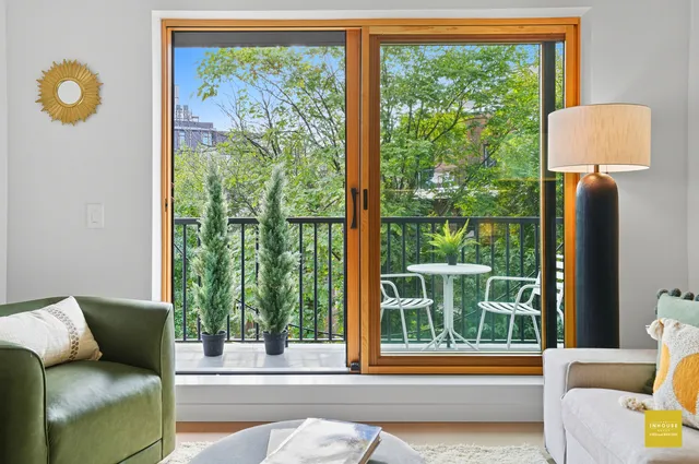 $925,000 | 19 North Henry Street, Unit 3B | Williamsburg