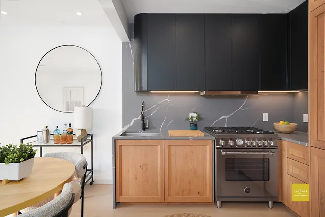 $925,000 | 19 North Henry Street, Unit 3B | Williamsburg