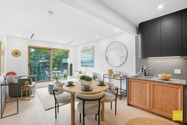 $925,000 | 19 North Henry Street, Unit 3B | Williamsburg