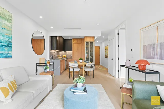 $925,000 | 19 North Henry Street, Unit 3B | Williamsburg