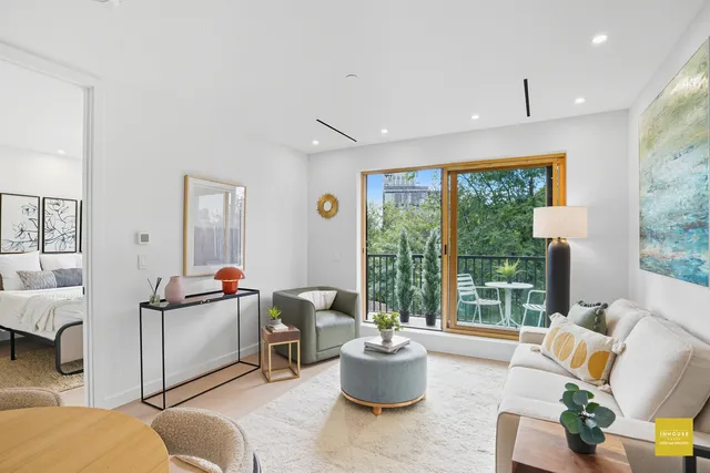 $925,000 | 19 North Henry Street, Unit 3B | Williamsburg