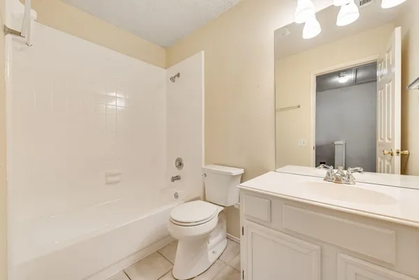 $2,295 | 220 High Pointe Lane, Cedar Hill, TX 75104