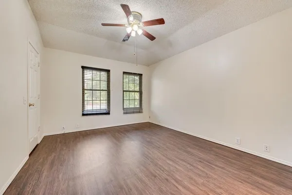 $2,295 | 220 High Pointe Lane, Cedar Hill, TX 75104