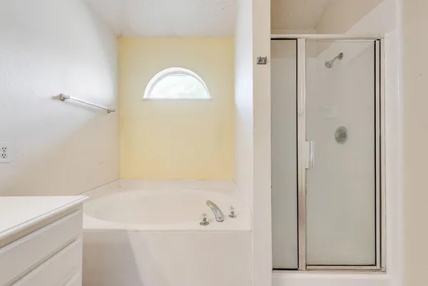 $2,295 | 220 High Pointe Lane, Cedar Hill, TX 75104