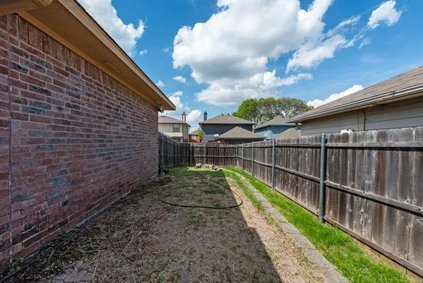 $2,295 | 220 High Pointe Lane, Cedar Hill, TX 75104
