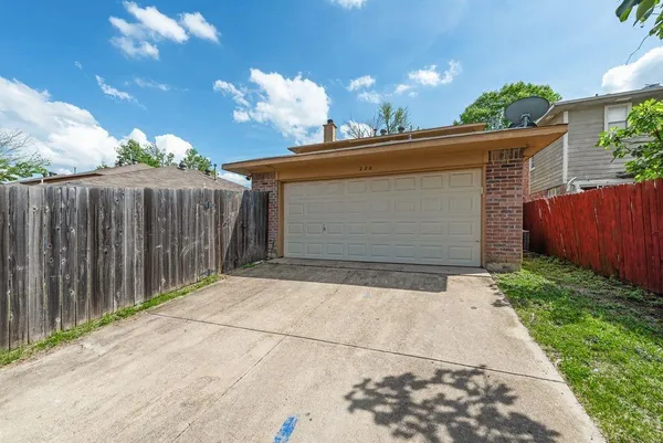 $2,295 | 220 High Pointe Lane, Cedar Hill, TX 75104